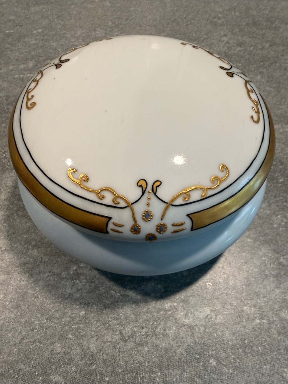 VTG limoges vignaud Porcelain Decorative Trinket Box with Gold Accents